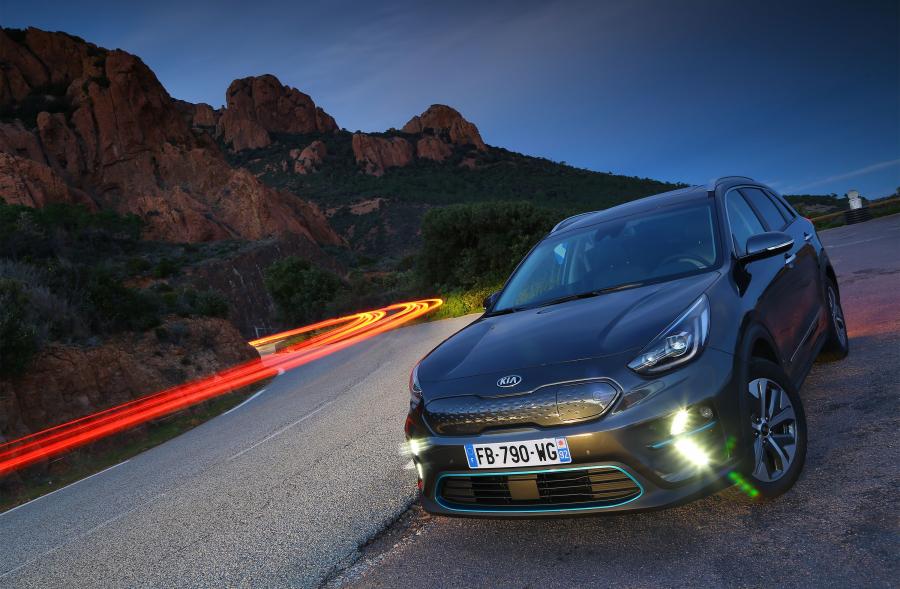  Kia e-Niro 2018 года  (WW) (фото 21 из 41)